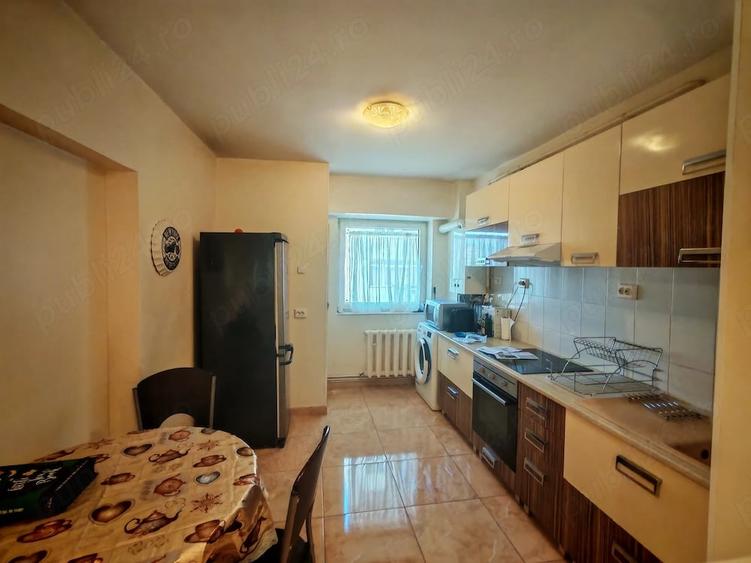 Apartament cu 3 camere decomandat în Republicii