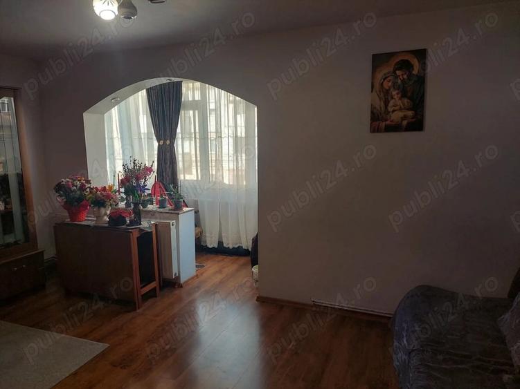 Proprietar vand apartament 3 camere - 1