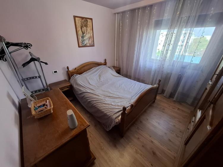 Apartament cu 4 camere semidecomandat în Micălaca