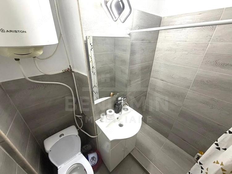 Apartament cu 3 camere semidecomandat în Central