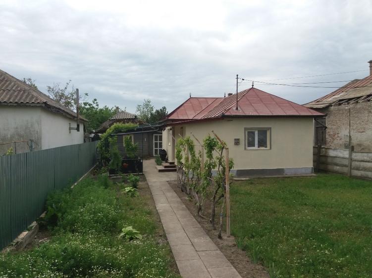 Casă individuală cu 4 camere cu Teren 850 Mp în Central