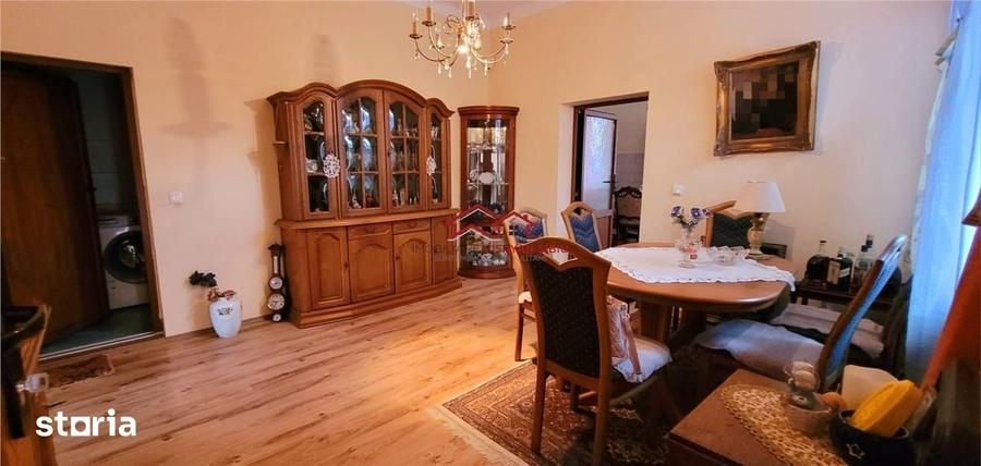 Casă cu 5 camere semidecomandat cu Teren 3190 Mp în Gârbova