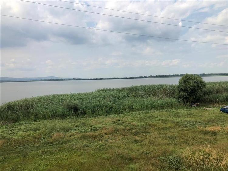Teren Construcții intravilan de 9000 mp, în Vest