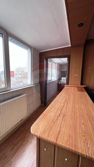 Apartament cu 4 camere decomandat în Micro 16