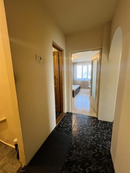 Apartament cu 2 camere semidecomandat, mobilat în Aradului