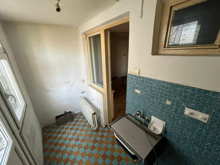 Apartament cu 4 camere decomandat în Central