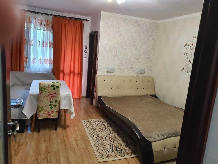 Garsonieră decomandată în Apărătorii Patriei