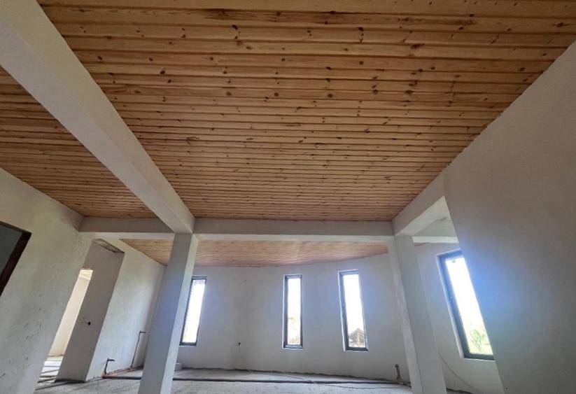 Casă individuală cu 5 camere cu Garaj în Central