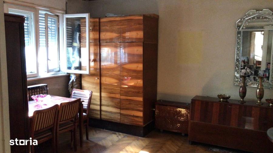 Apartament cu 5 camere în Sud