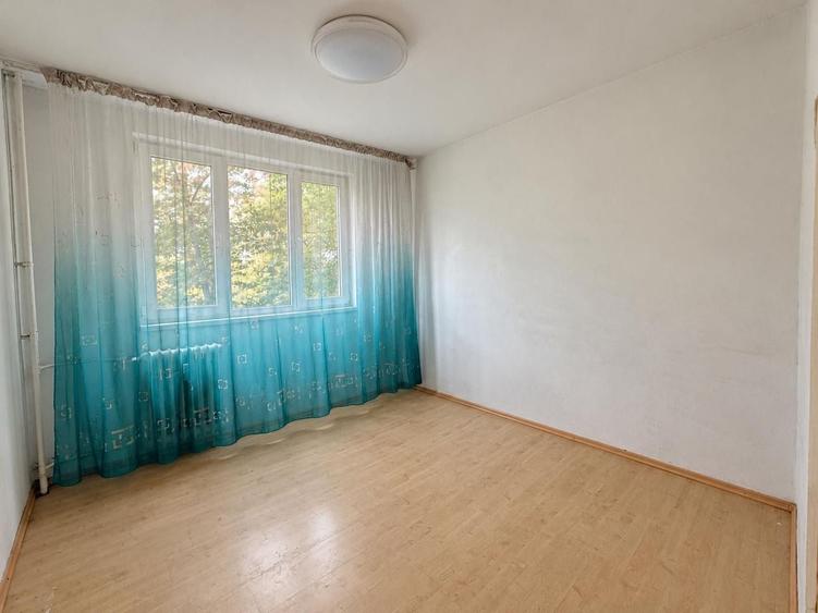 Apartament cu 3 camere semidecomandat în Drumul Taberei