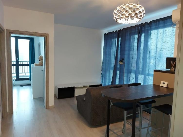 Apartament cu 2 camere semidecomandat, mobilat în Central
