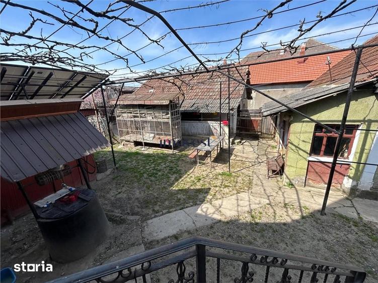 Casă cu 5 camere cu Teren 1200 Mp în Halmeu