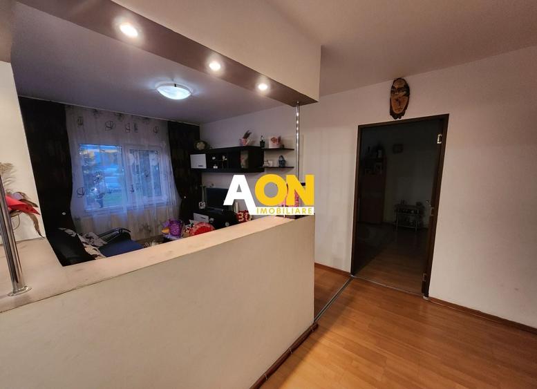 Apartament cu 4 camere decomandat în Cetate