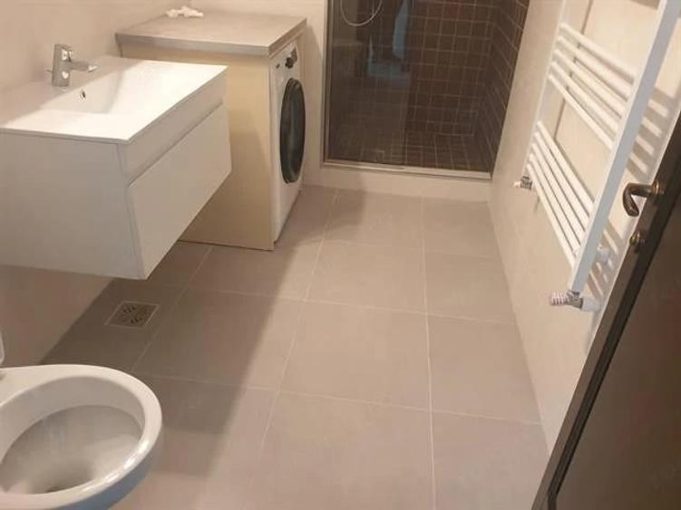 Apartament cu 3 camere decomandat în Frații Golești