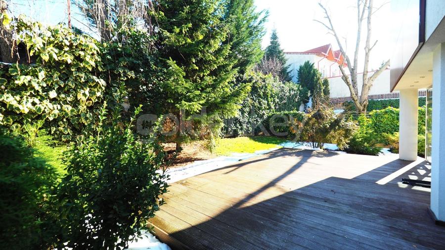 Casă individuală cu 5 camere cu Canalizare în Băneasa