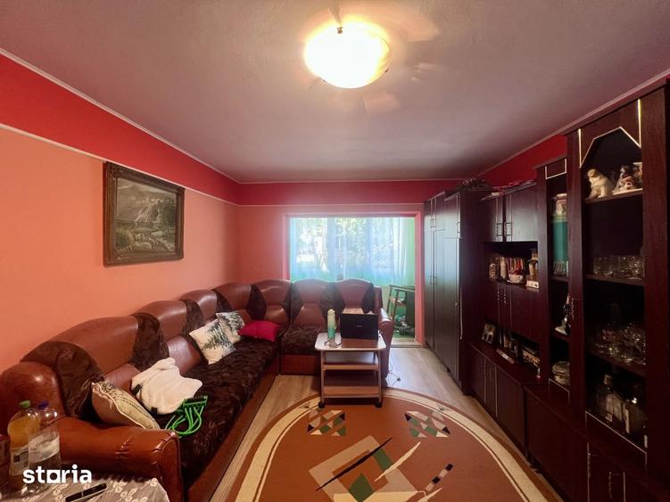 Apartament cu 3 camere decomandat în Soarelui