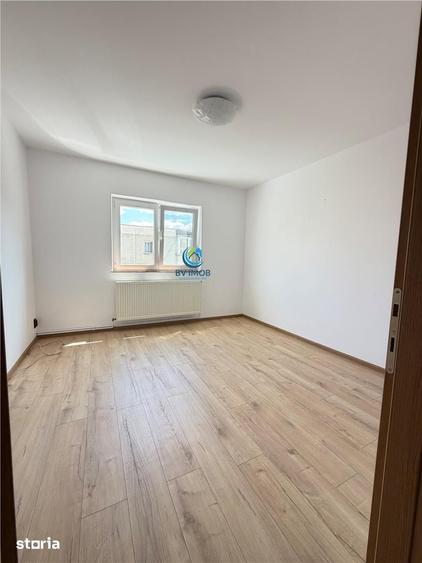 Apartament cu 3 camere decomandat în Astra
