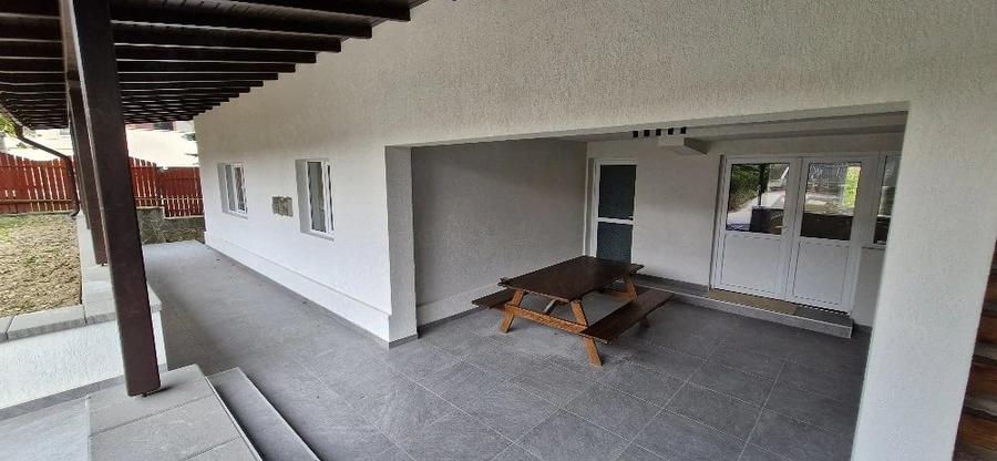Apartament cu 4 camere decomandat în Poiana Țapului