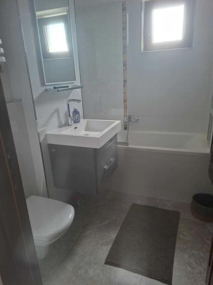 Apartament cu 3 camere decomandat în Decebal