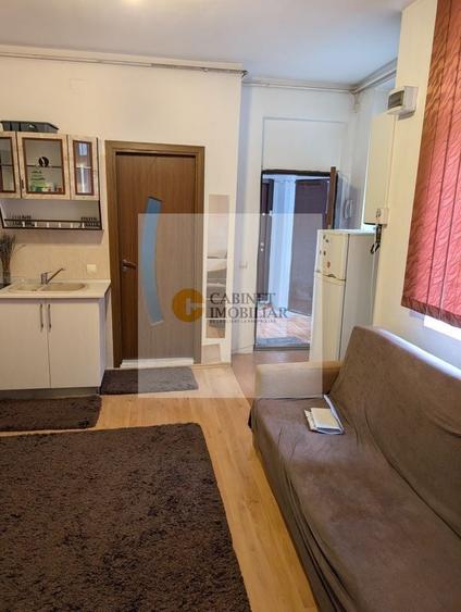 Apartament cu 2 camere semidecomandat, mobilat în Titulescu