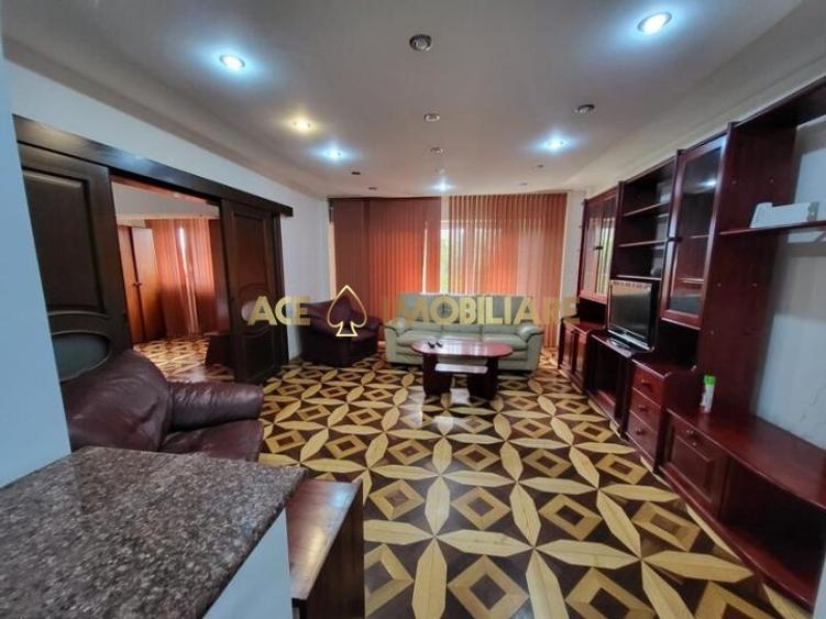 Apartament cu 3 camere semidecomandat, mobilat în Decebal