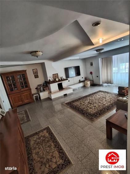 Apartament cu 4 camere în Central