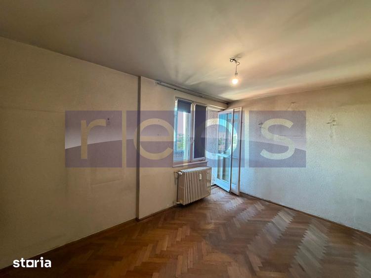 Apartament cu 3 camere decomandat în Tei