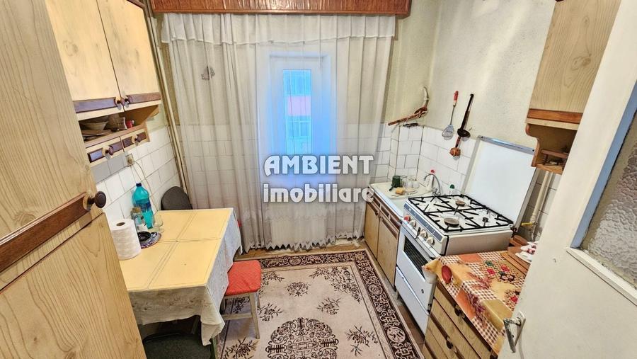 Apartament cu 3 camere semidecomandat în Nord