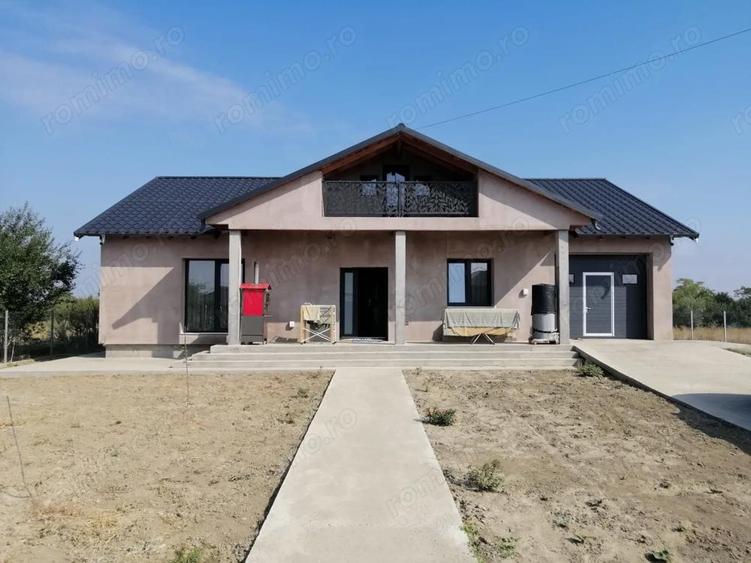 Casă cu Teren 2000 Mp în Vădeni
