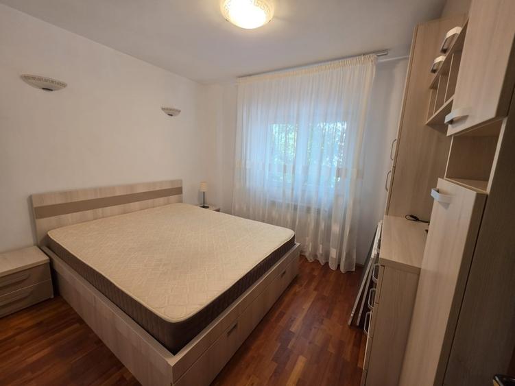 Apartament cu 4 camere decomandat în Fundeni