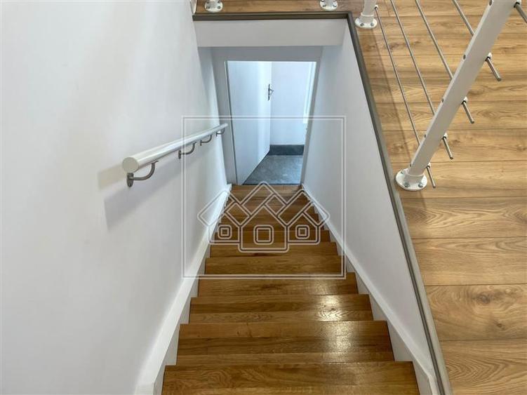 Casă individuală cu 12 camere cu Teren 600 Mp în Hipodrom 1