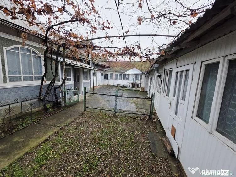 Casă cu 4 camere cu Teren 1677 Mp în Slobozia (Roznov)