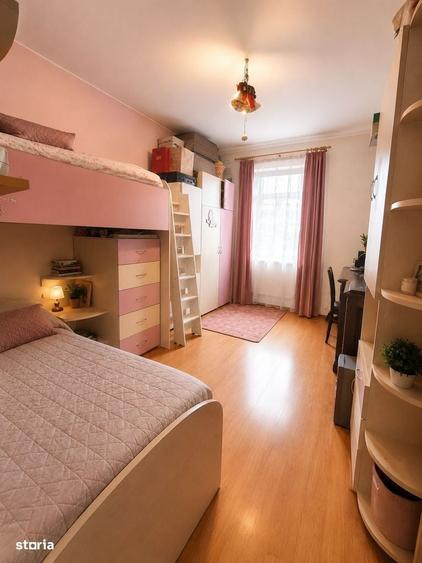 Apartament cu 3 camere decomandat, mobilat în Central — fotografia 3