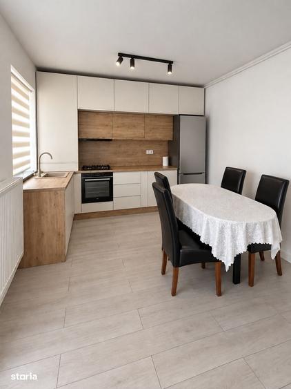 Apartament cu 3 camere decomandat în Tractorul