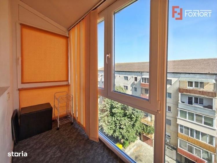 Apartament cu 3 camere semidecomandat în Girocului
