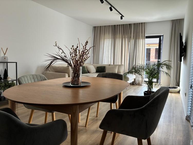Duplex cu 5 camere cu Canalizare în Sânpetru