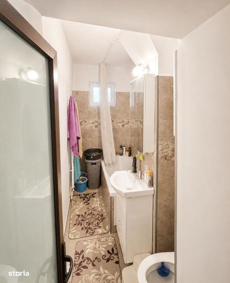 Apartament cu 2 camere semidecomandat în Craiovița Nouă