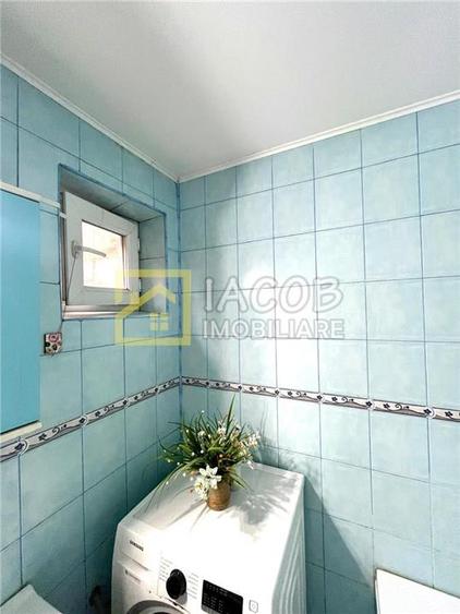Apartament cu 2 camere decomandat, mobilat în Republicii