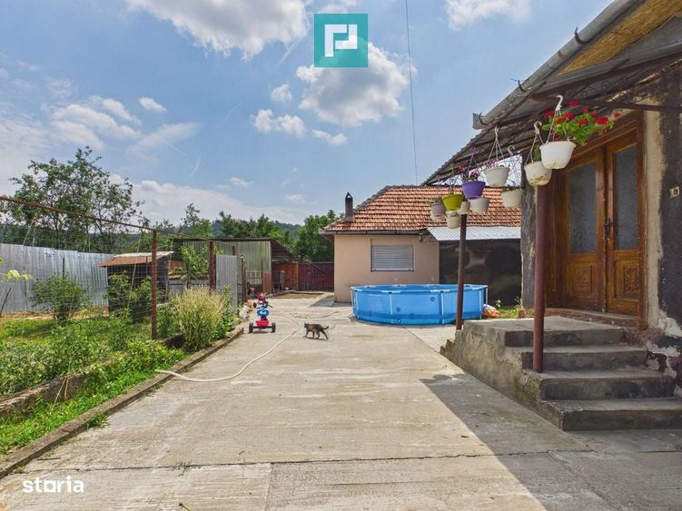 Casă cu 4 camere cu Teren 2253 Mp în Almaș