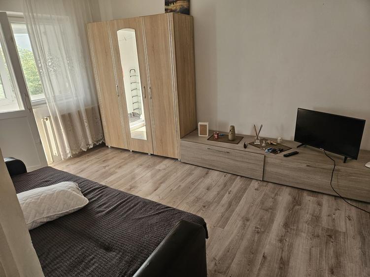 Garsonieră decomandată în Central