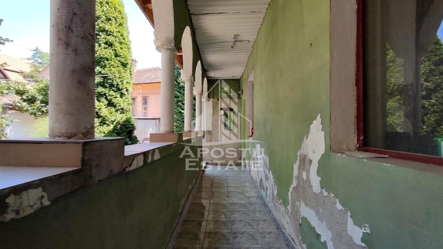 Casă individuală cu 4 camere cu Canalizare în Central