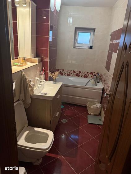 Apartament cu 3 camere decomandat în Micro 5