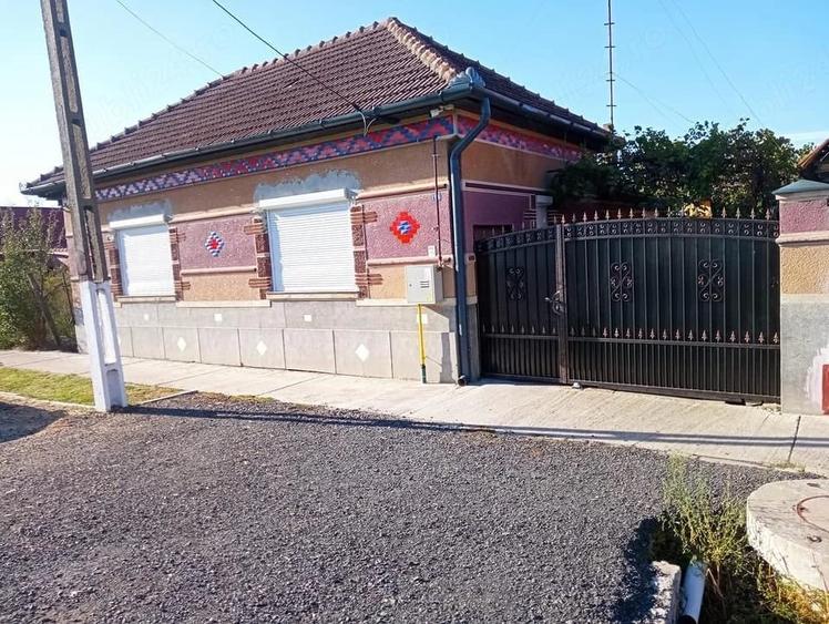 Casă cu 3 camere cu Teren 852 Mp în Central