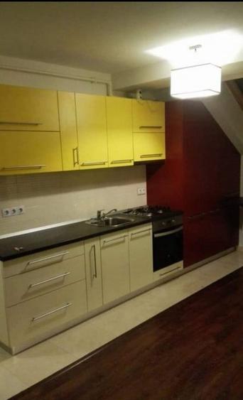 Apartament cu 3 camere semidecomandat, mobilat în Zorilor — fotografia 1