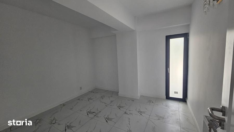 Casă cu Teren 2300 Mp în Sărărie
