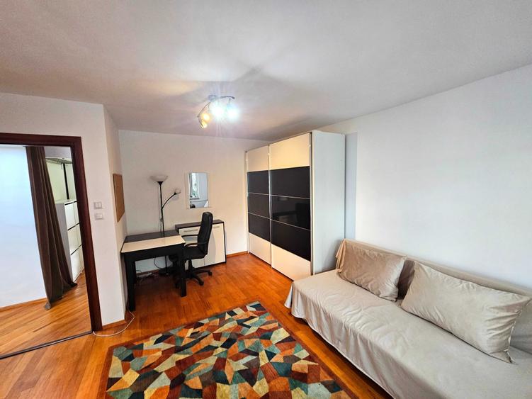 Apartament cu 3 camere decomandat în Lacul Tei