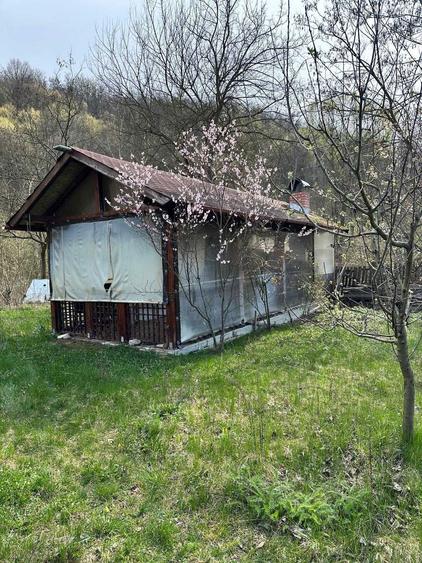 Teren de 2000 mp, în Golești