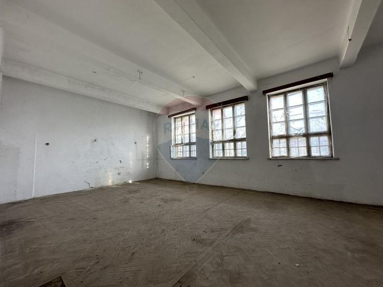 Spațiu comercial, de 2,500 mp, în Ultracentral