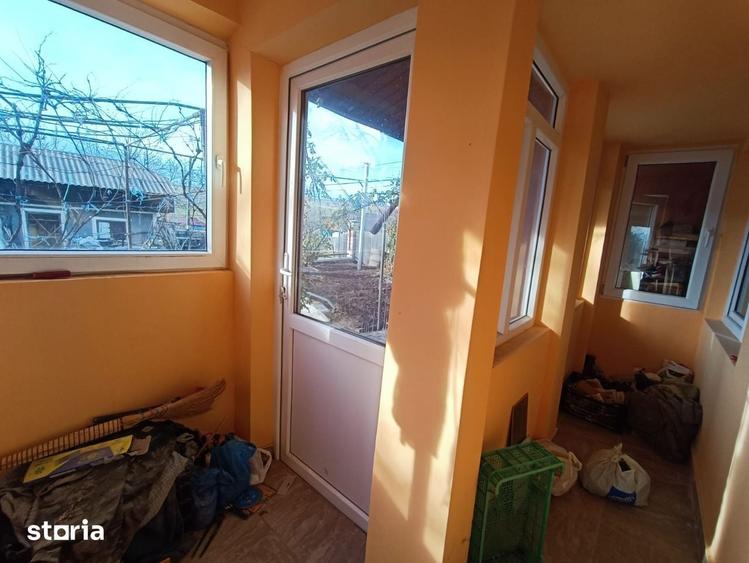 Casă cu 3 camere semidecomandat cu Teren 1500 Mp în Românești