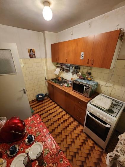 Apartament cu 3 camere decomandat în Tineretului